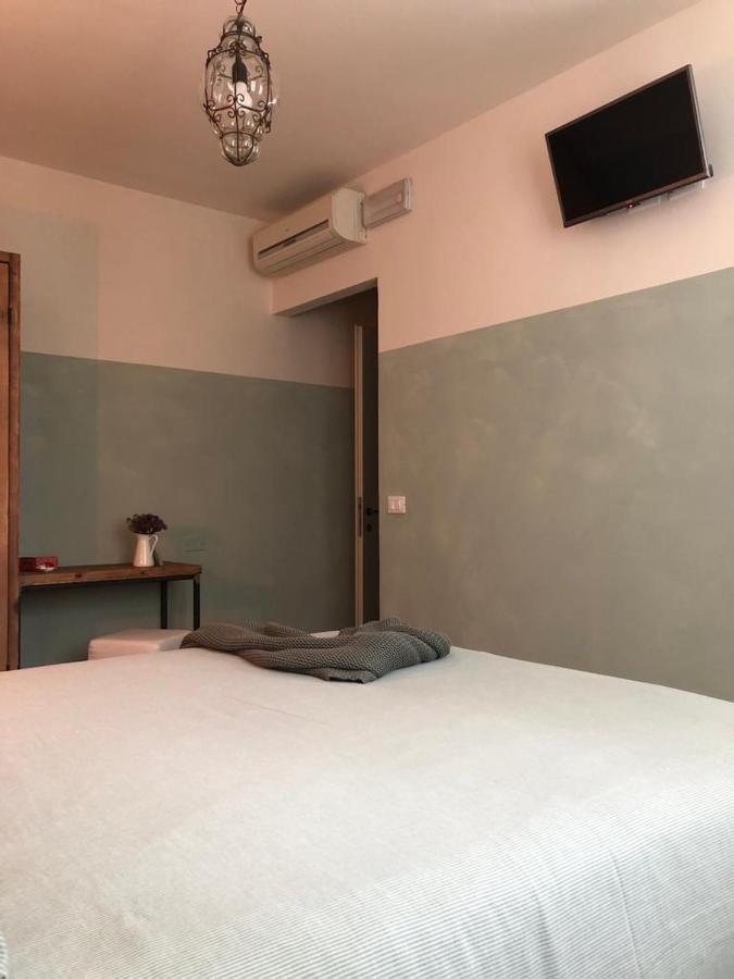 B&B Melloni Street Доло Екстериор снимка
